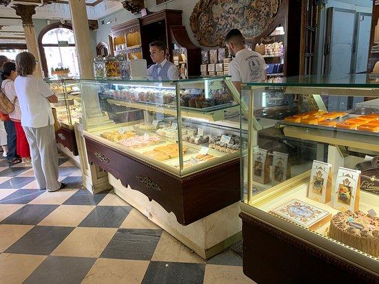 Confitería La Campana